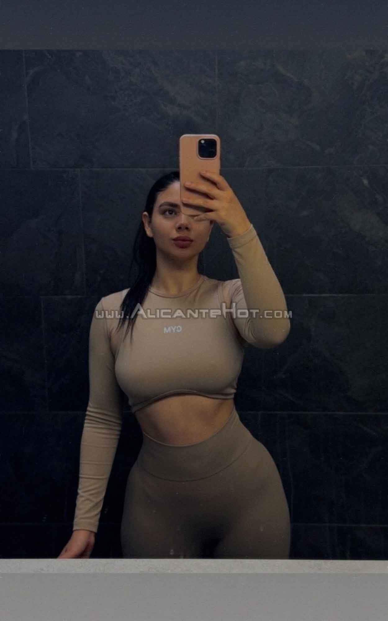 Kiara - 695069989 - Citas en Alicante, Alicante - alicantehot.com